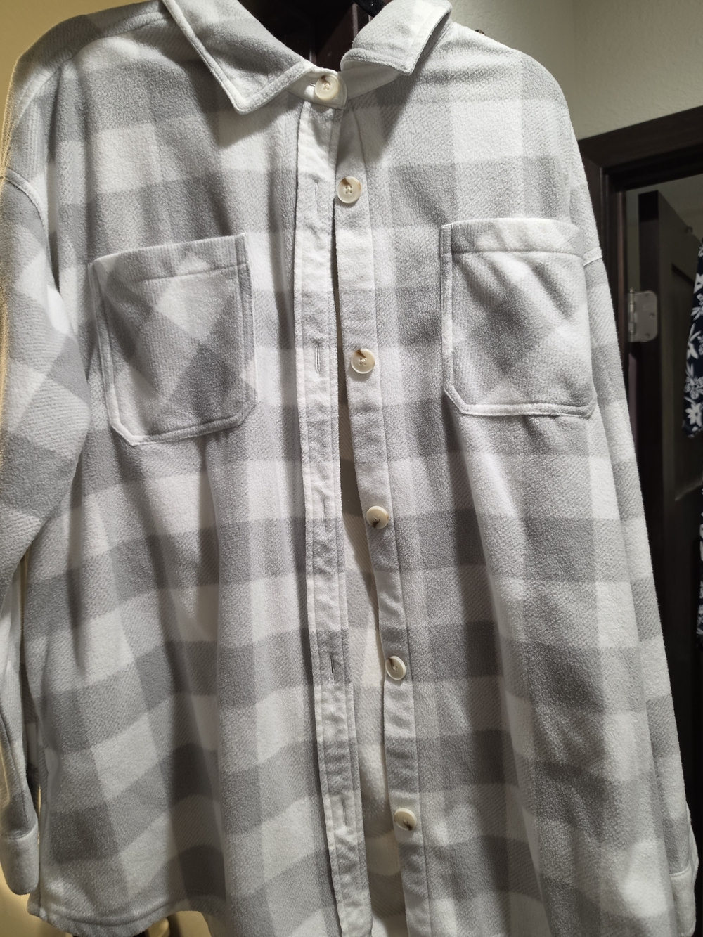 Maurices Gray and White Plaid Lightweight Shacket 2X